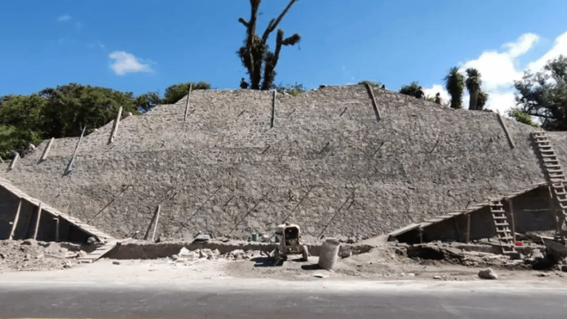 Ancient pyramid found by construction crew; Photo: CINAH Hidalgo