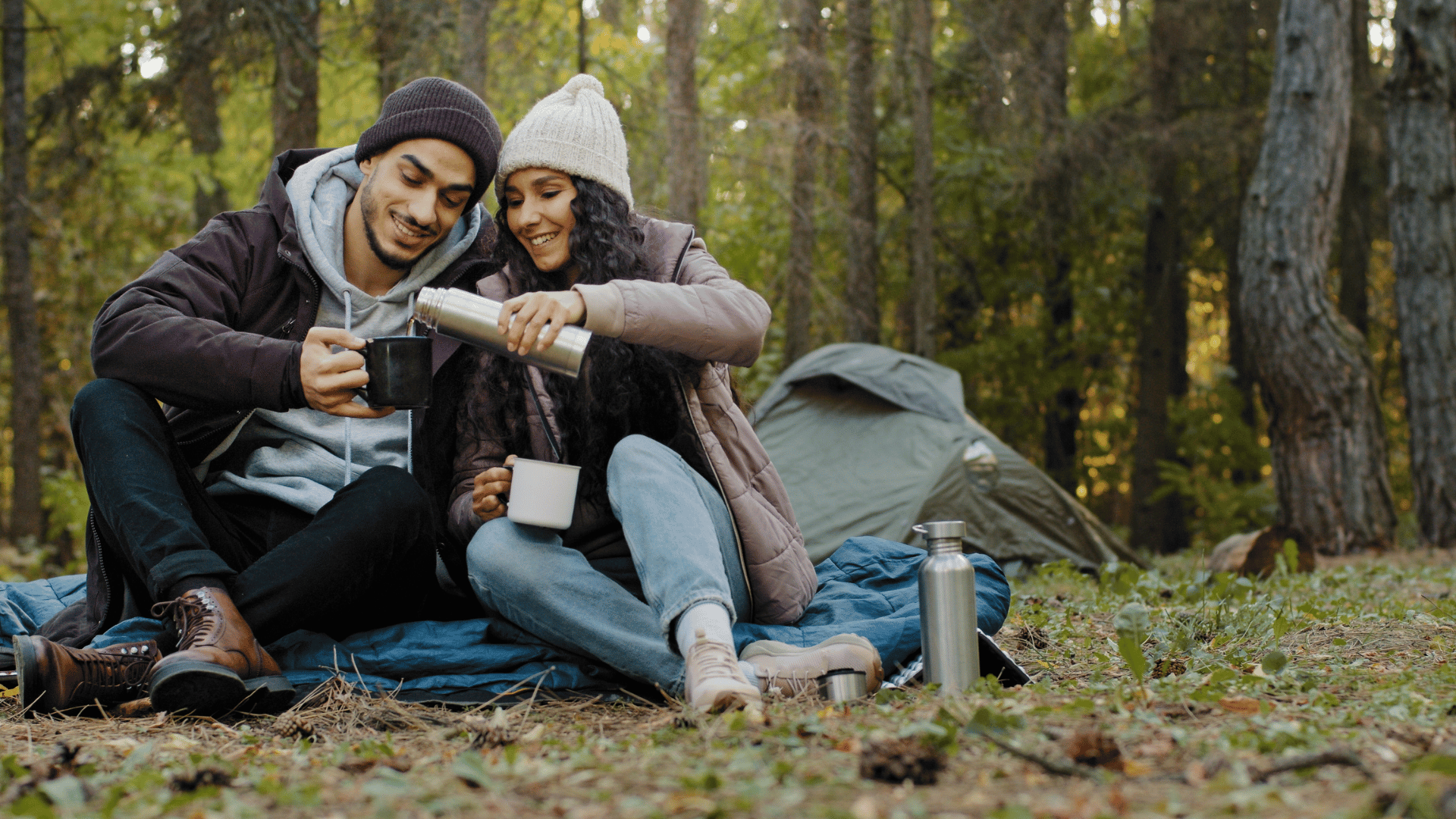 Camping; Photo: MAYA LAB:Shutterstock