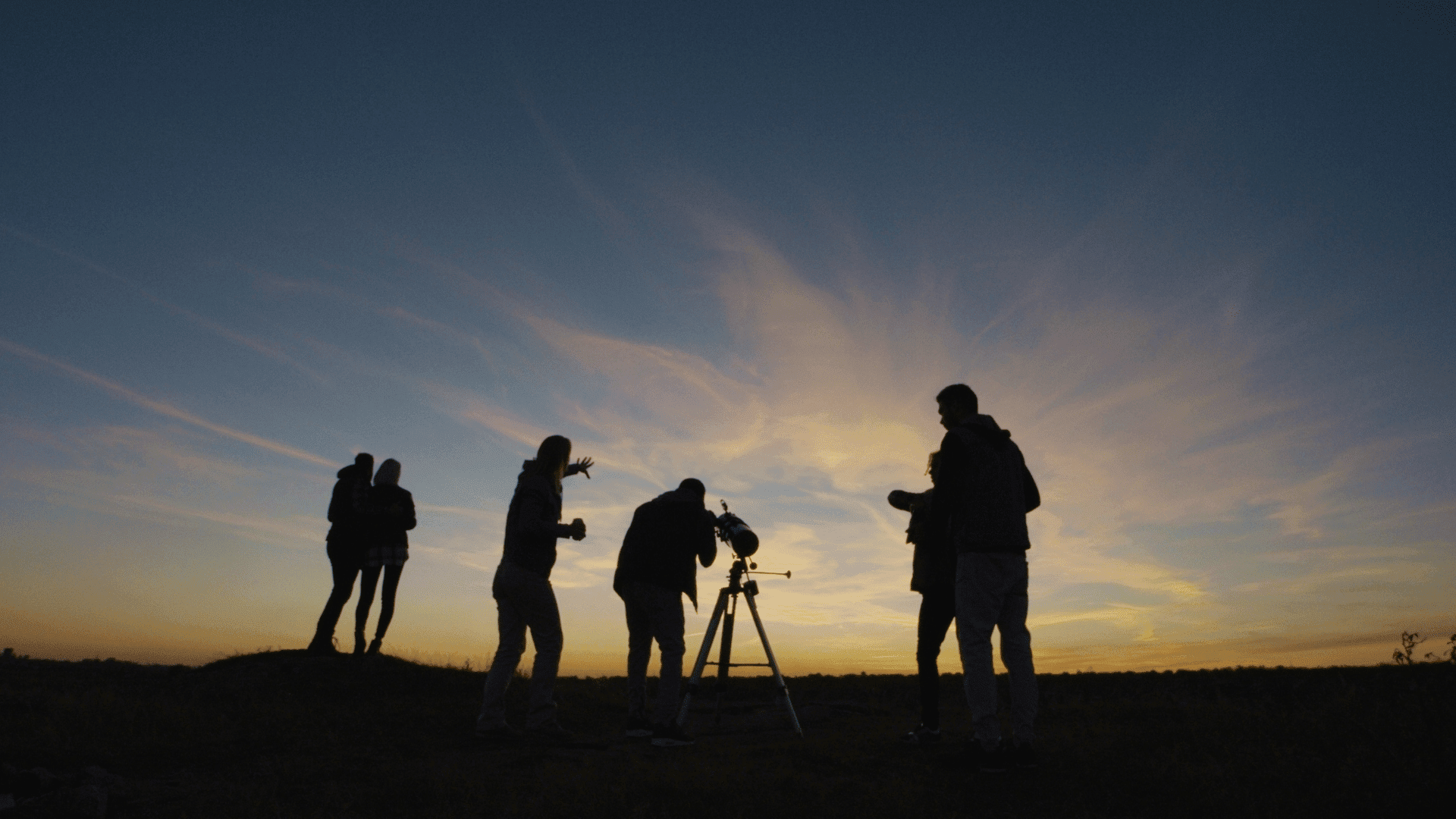 Stargazing; Photo: Frame Stock Footage:Shutterstock